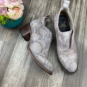 SALE 💜 Freebird “Sadie” booties Sz 7